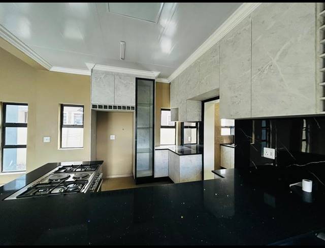 7 BEDROOM HOUSE FOR SALE IN SAVANNAH COUNTRY ESTATE